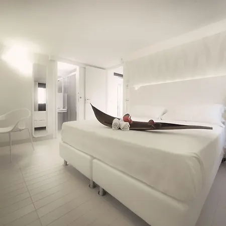 Q Hotel