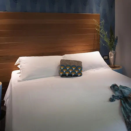 Q Hotel