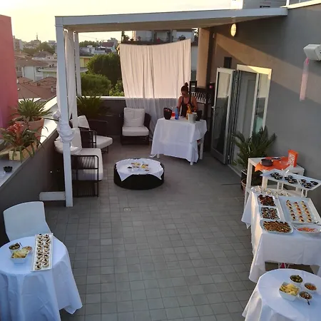 Q Hotel