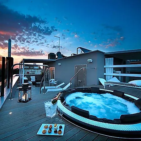 Q Hotel 3*