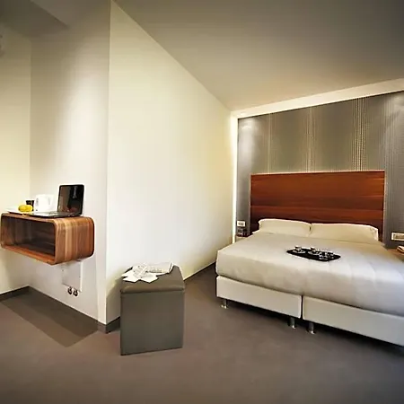 Q Hotel 3*